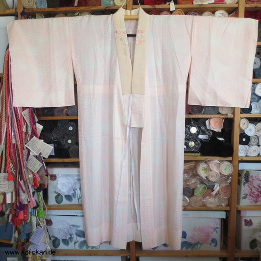 rosa fishscale Juban Unterkimono mit besticktem Han Eri Kragen