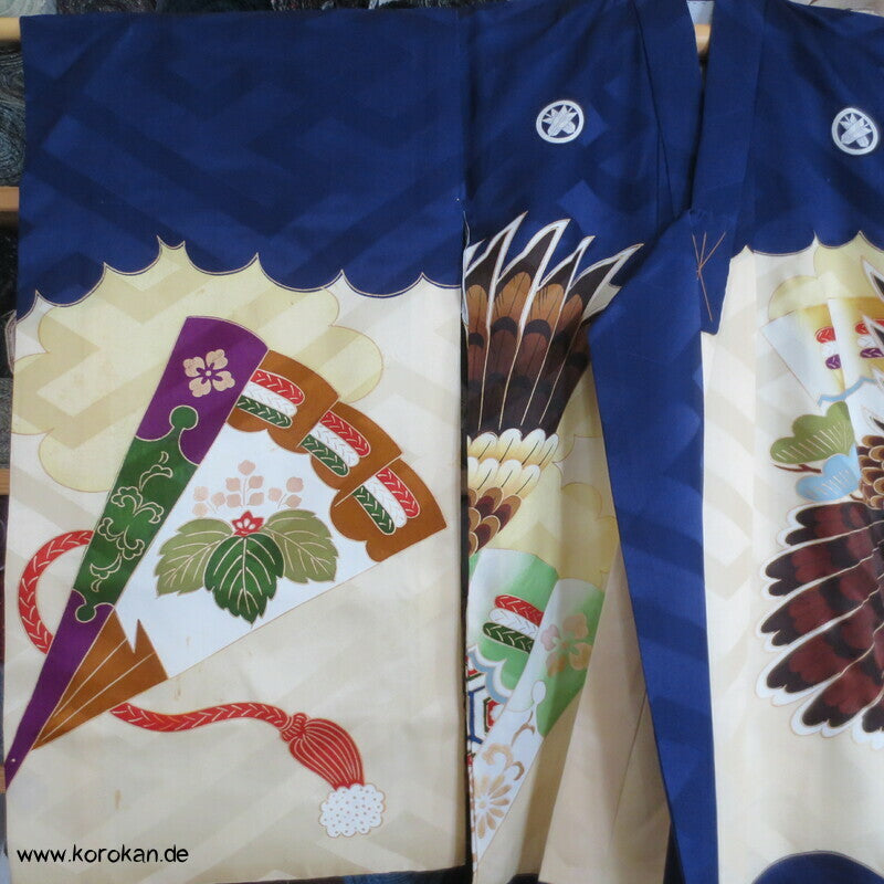 Furisode - Prachtkimono für kleine Jungen, Habicht Stickerei Sayagata Seidendamast