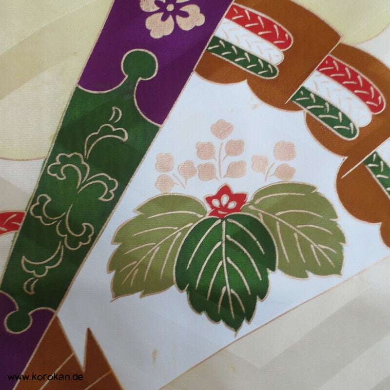 Furisode - Prachtkimono für kleine Jungen, Habicht Stickerei Sayagata Seidendamast