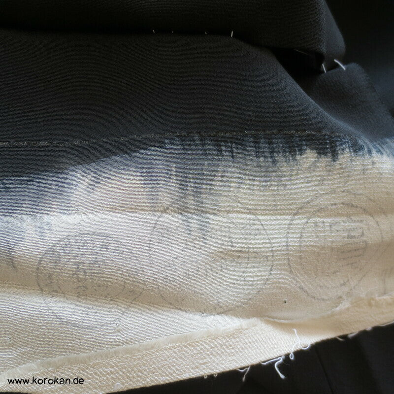 Tomesode, roter Vogel im Pfingstrosenbusch Seiden Karieba