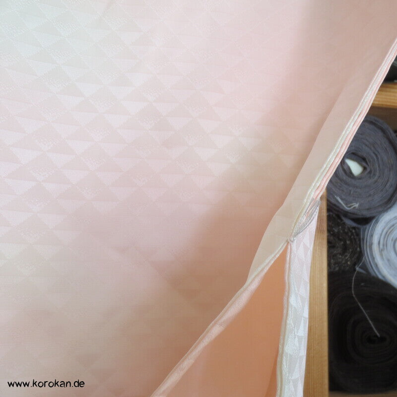 rosa fishscale Juban Unterkimono mit besticktem Han Eri Kragen