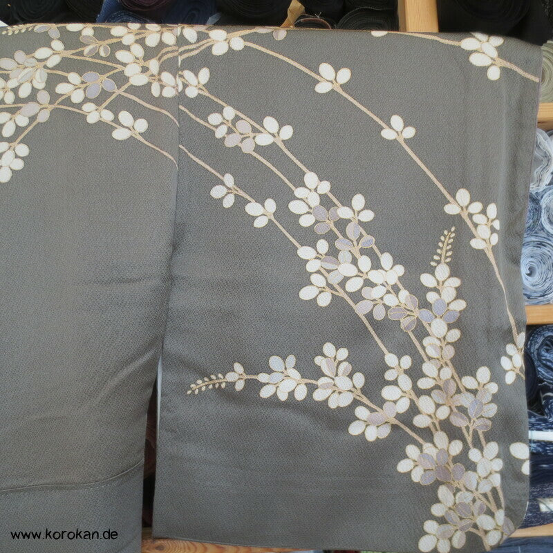 Nandina Zweige auf graugrün Homongi Kimono