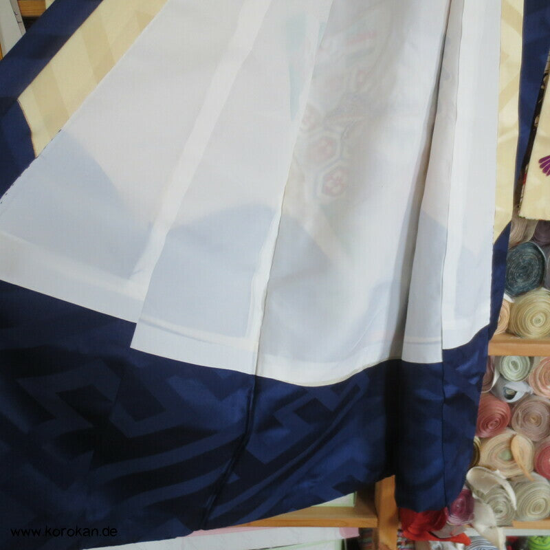 Furisode - Prachtkimono für kleine Jungen, Habicht Stickerei Sayagata Seidendamast