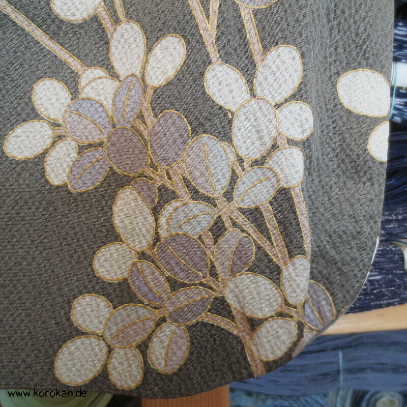 Nandina Zweige auf graugrün Homongi Kimono