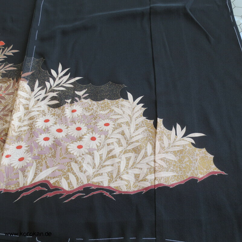 Tomesode, roter Vogel im Pfingstrosenbusch Seiden Karieba