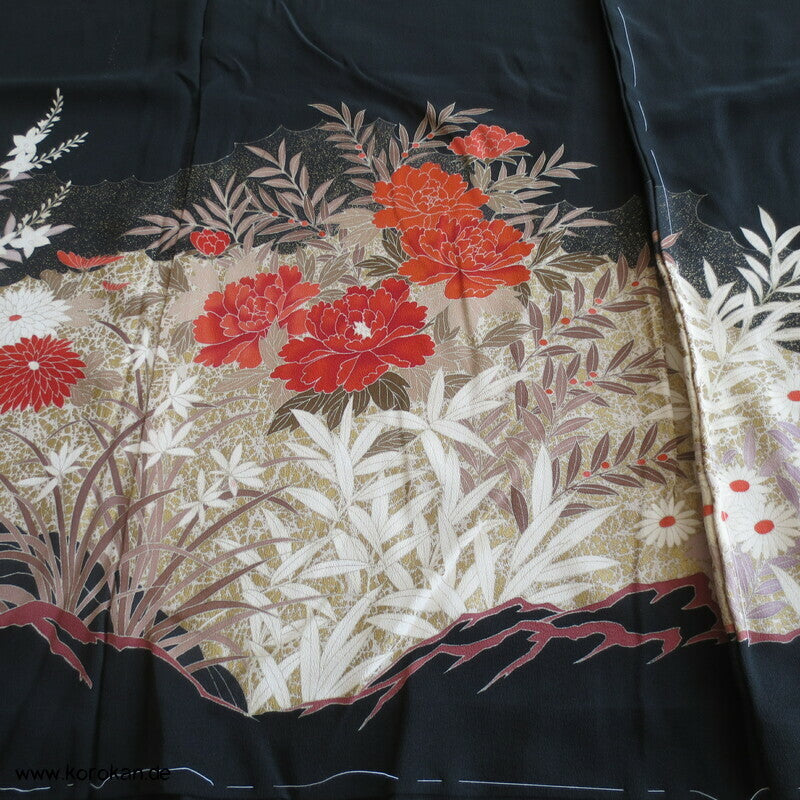 Tomesode, roter Vogel im Pfingstrosenbusch Seiden Karieba