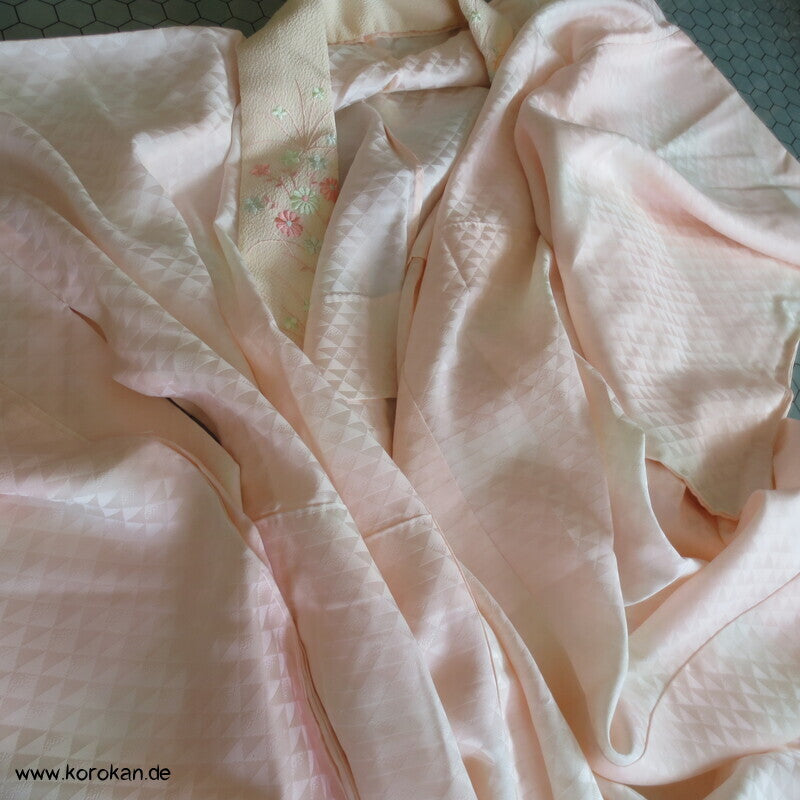 rosa fishscale Juban Unterkimono mit besticktem Han Eri Kragen