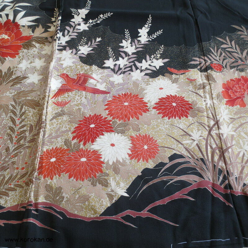 Tomesode, roter Vogel im Pfingstrosenbusch Seiden Karieba