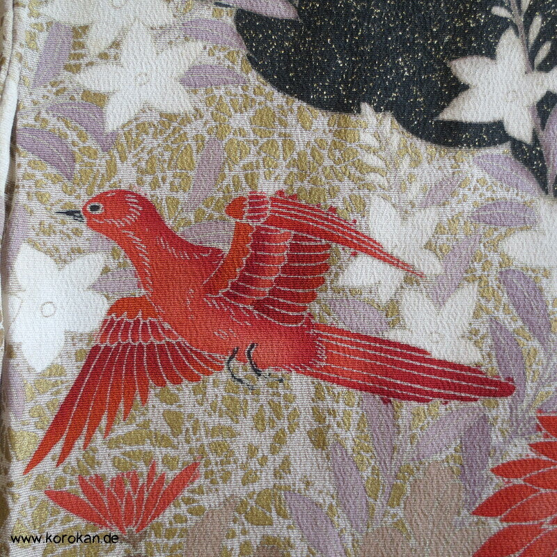 Tomesode, roter Vogel im Pfingstrosenbusch Seiden Karieba