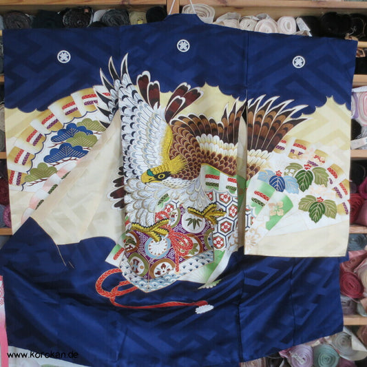 Furisode - Prachtkimono für kleine Jungen, Habicht Stickerei Sayagata Seidendamast