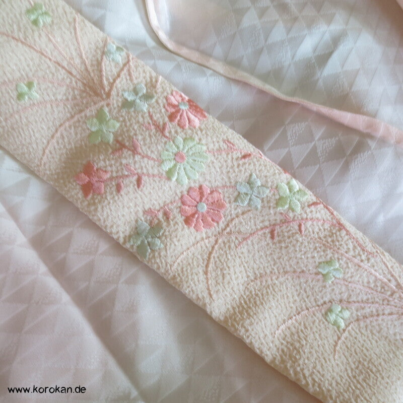 rosa fishscale Juban Unterkimono mit besticktem Han Eri Kragen