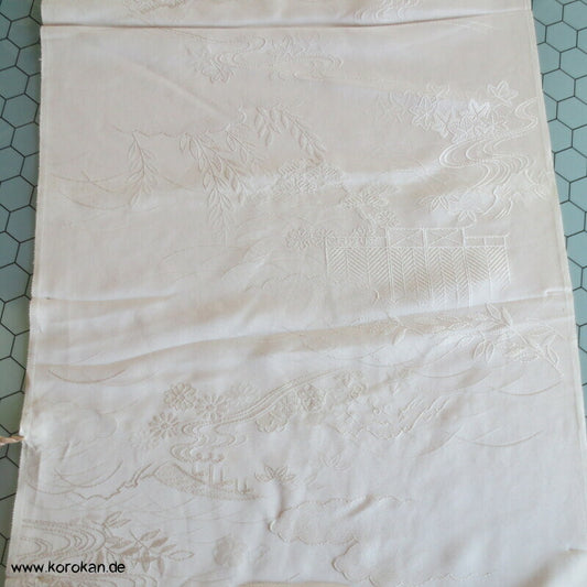 hautfarbener Rinzu Seiden Kimono Damast, mit Hakkake Seidencrepe