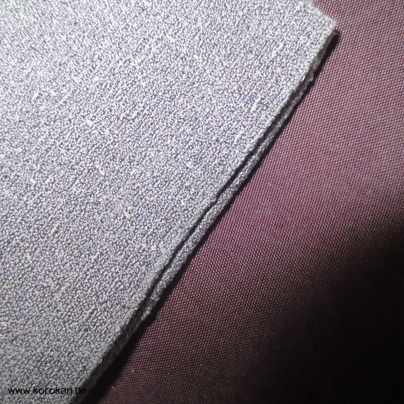 taupe grauer Seiden Kimono, 1 gesticktes Mon