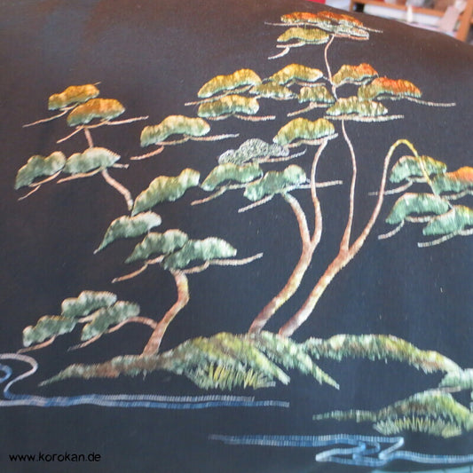 Kissenset aus Kimono Seide mit gestickten Pinien, 1 x groß, 1 x klein