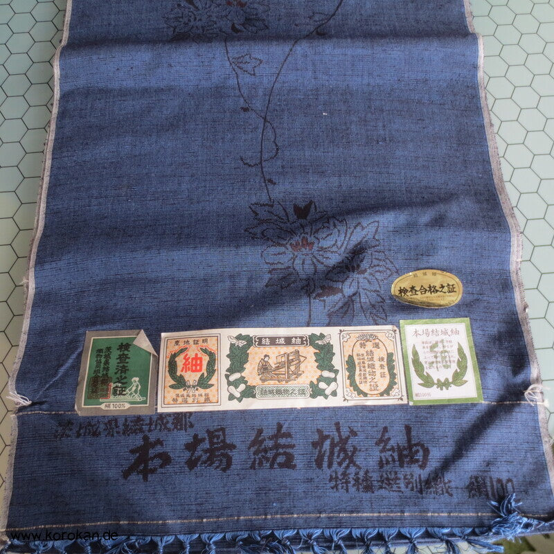 Blütenranken Kasuri Tsumugi Kimono Seide, originalgeheftet