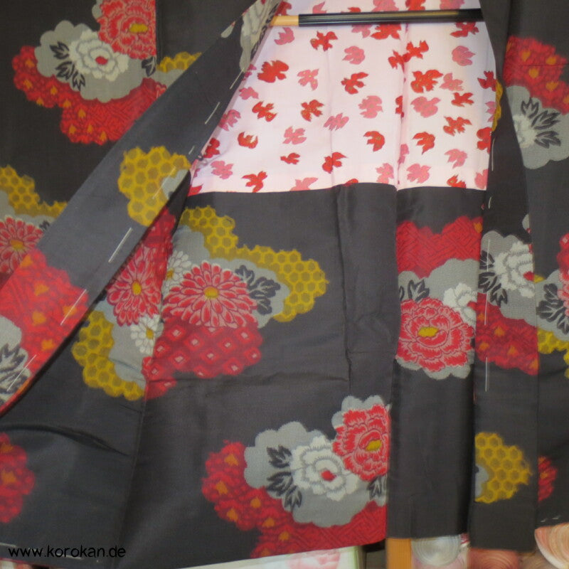 Päonien in Wolken auf schwarz Meisen Haori Kimono Jacke