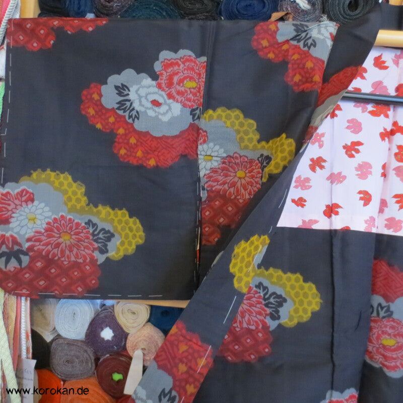 Päonien in Wolken auf schwarz Meisen Haori Kimono Jacke