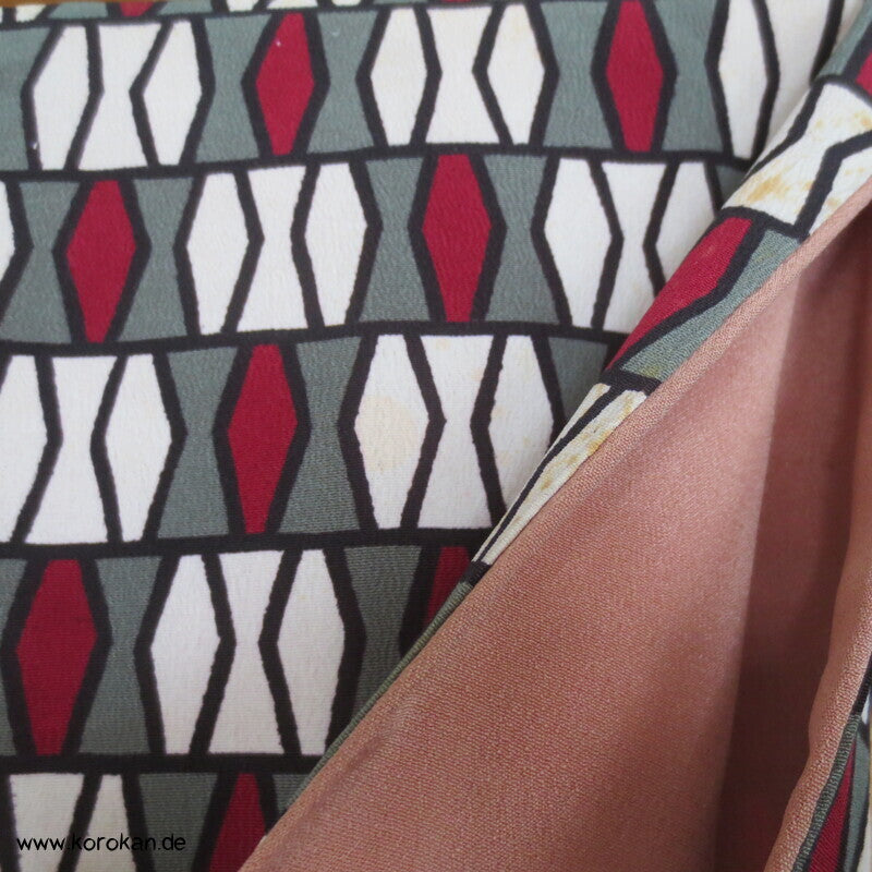 geometrischer antiker Seidencrepe Komon Kimono, rotes Futter