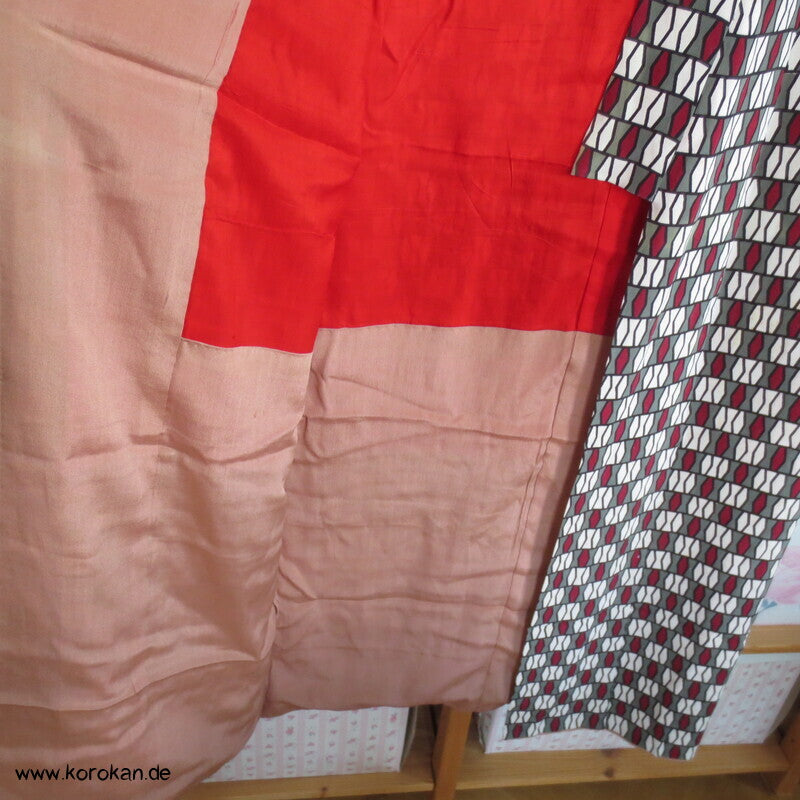 geometrischer antiker Seidencrepe Komon Kimono, rotes Futter