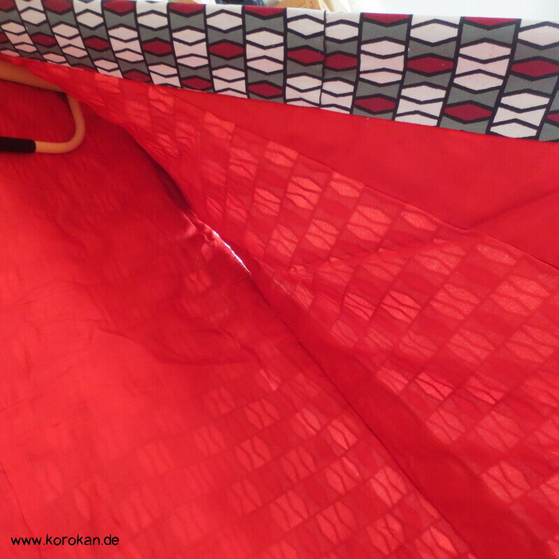 geometrischer antiker Seidencrepe Komon Kimono, rotes Futter