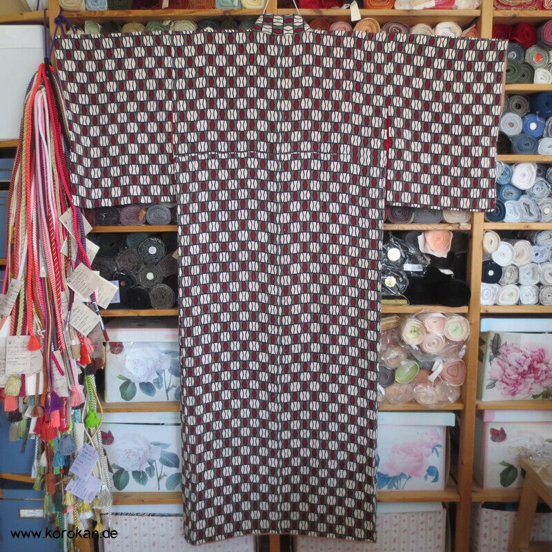 geometrischer antiker Seidencrepe Komon Kimono, rotes Futter