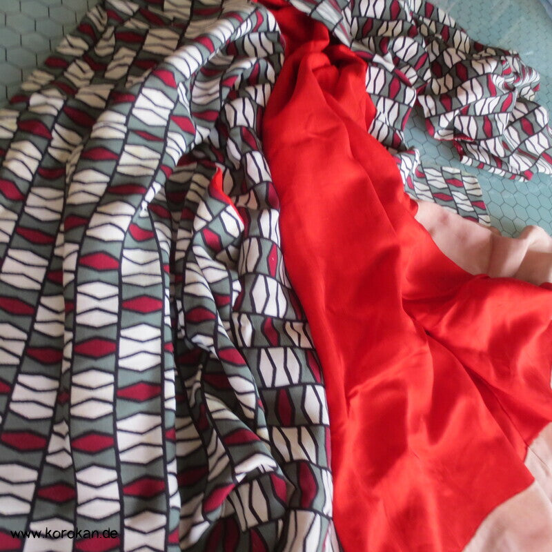 geometrischer antiker Seidencrepe Komon Kimono, rotes Futter