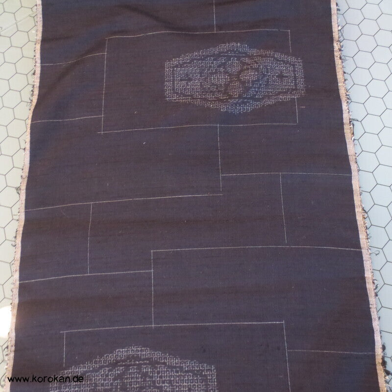 Kikko vor Rechteckgitter Kasuri Tsumugi Kimono Seide, originalgeheftet