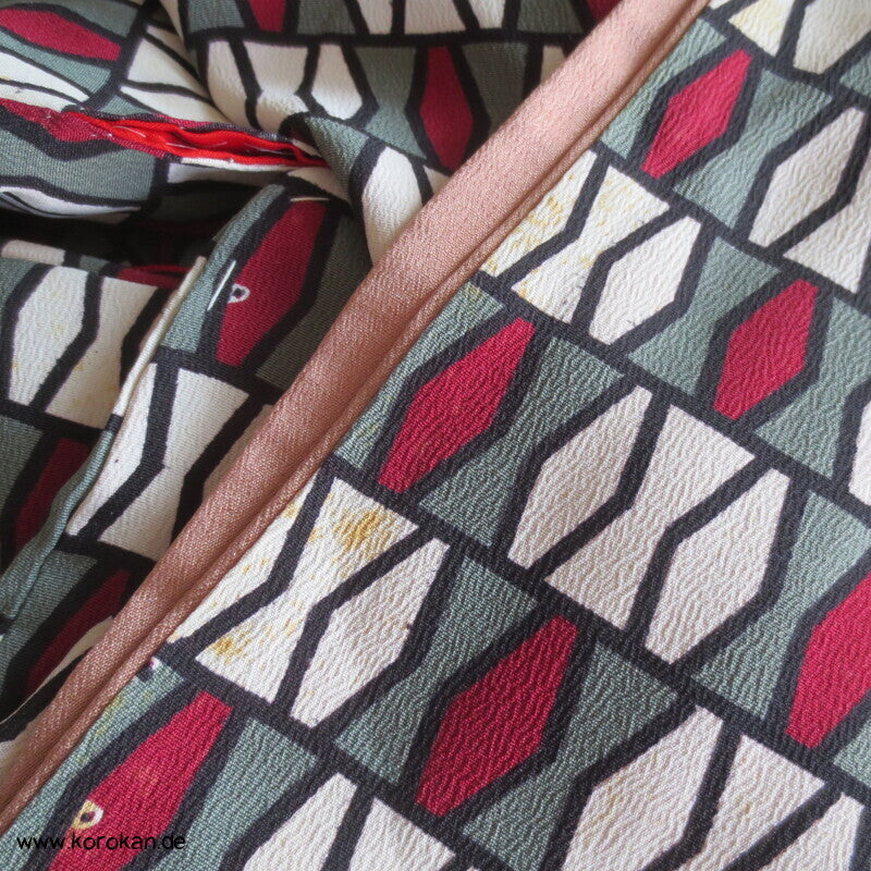 geometrischer antiker Seidencrepe Komon Kimono, rotes Futter