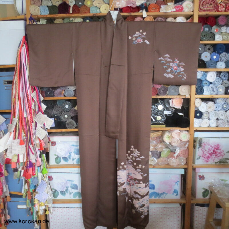 Homongi Kimono Seidencrepe dunkelbraun mit Wintermotiven