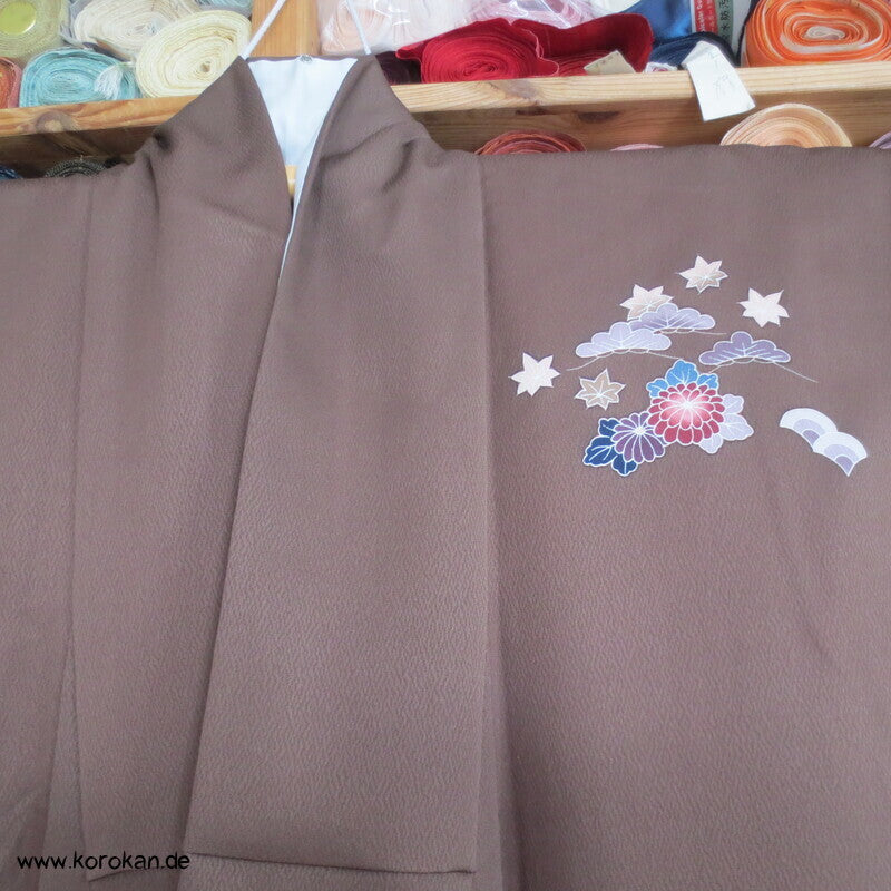 Homongi Kimono Seidencrepe dunkelbraun mit Wintermotiven