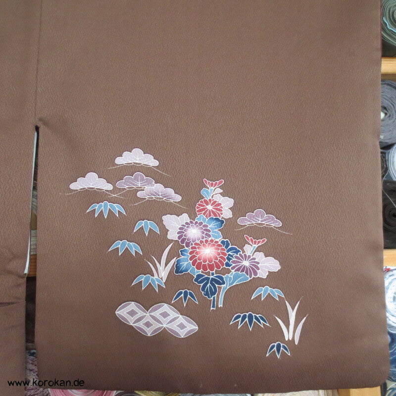 Homongi Kimono Seidencrepe dunkelbraun mit Wintermotiven