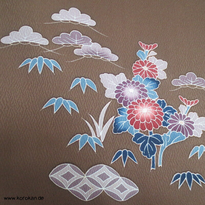 Homongi Kimono Seidencrepe dunkelbraun mit Wintermotiven