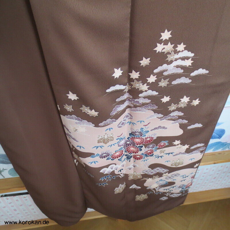 Homongi Kimono Seidencrepe dunkelbraun mit Wintermotiven