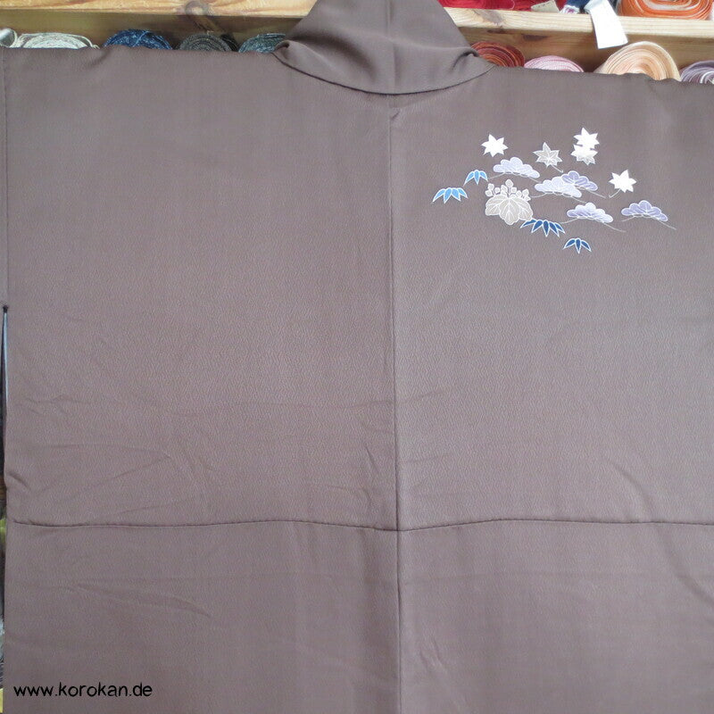 Homongi Kimono Seidencrepe dunkelbraun mit Wintermotiven