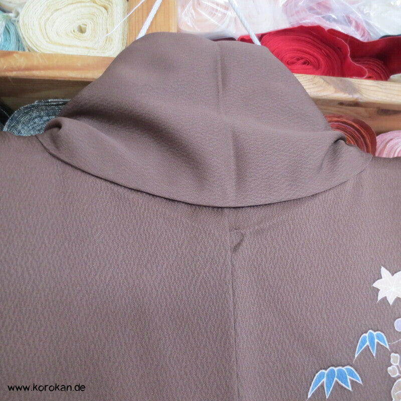 Homongi Kimono Seidencrepe dunkelbraun mit Wintermotiven