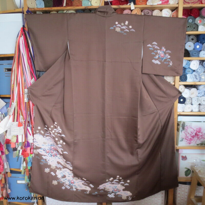 Homongi Kimono Seidencrepe dunkelbraun mit Wintermotiven