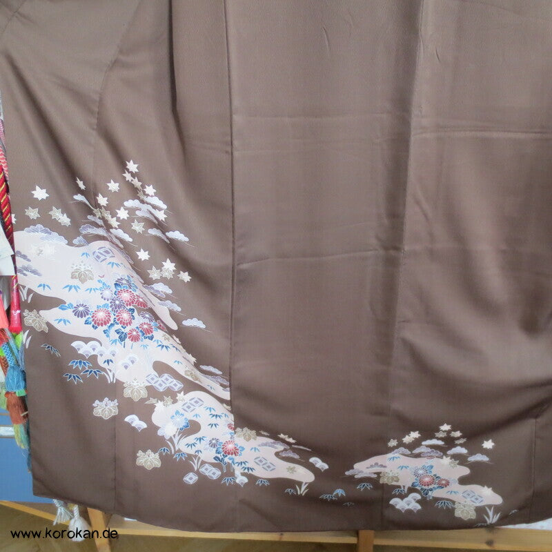 Homongi Kimono Seidencrepe dunkelbraun mit Wintermotiven