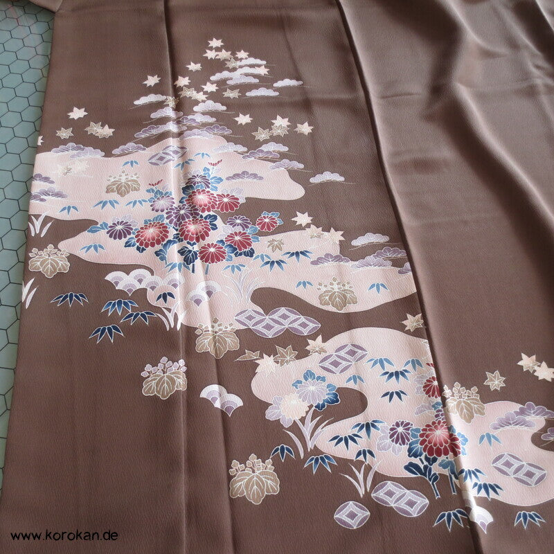Homongi Kimono Seidencrepe dunkelbraun mit Wintermotiven