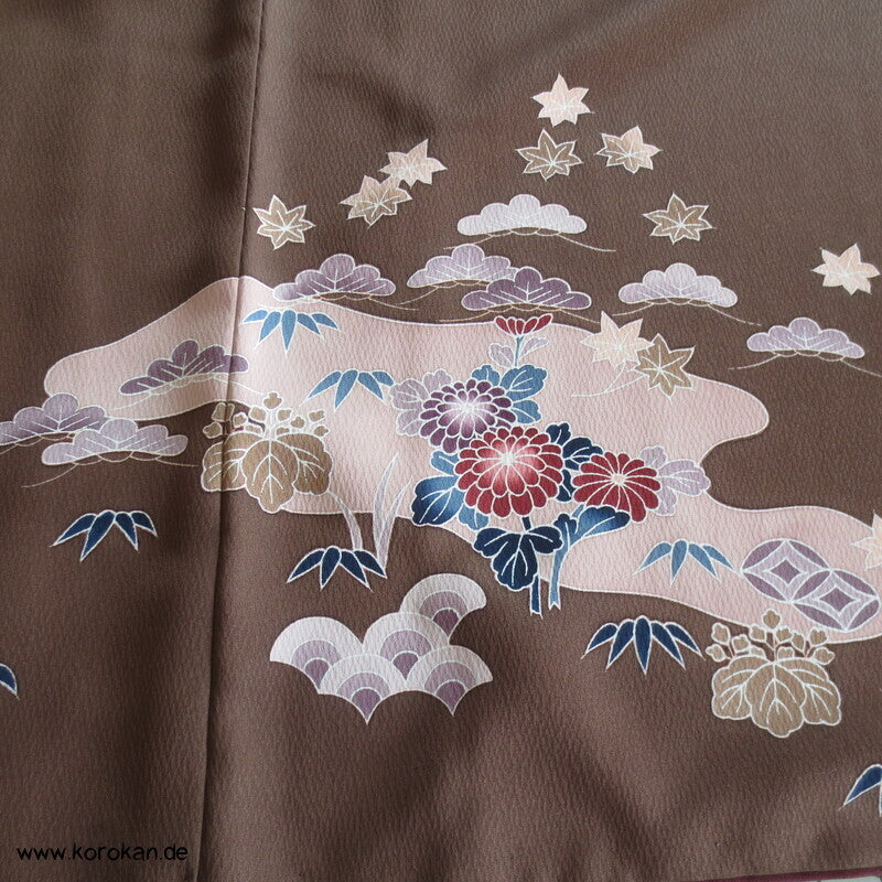 Homongi Kimono Seidencrepe dunkelbraun mit Wintermotiven
