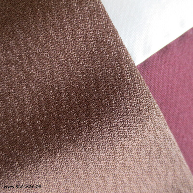 Homongi Kimono Seidencrepe dunkelbraun mit Wintermotiven