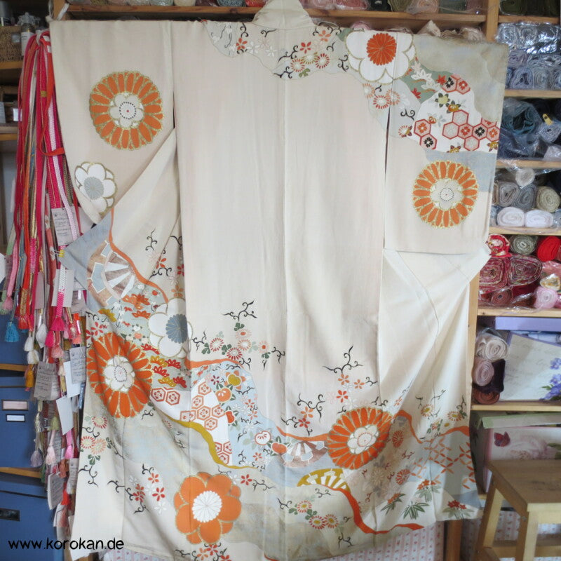 Genji Guruma, Chrysantheme, Gold Homongi