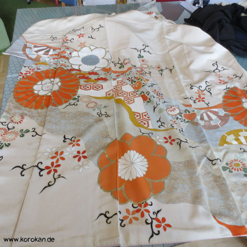 Genji Guruma, Chrysantheme, Gold Homongi