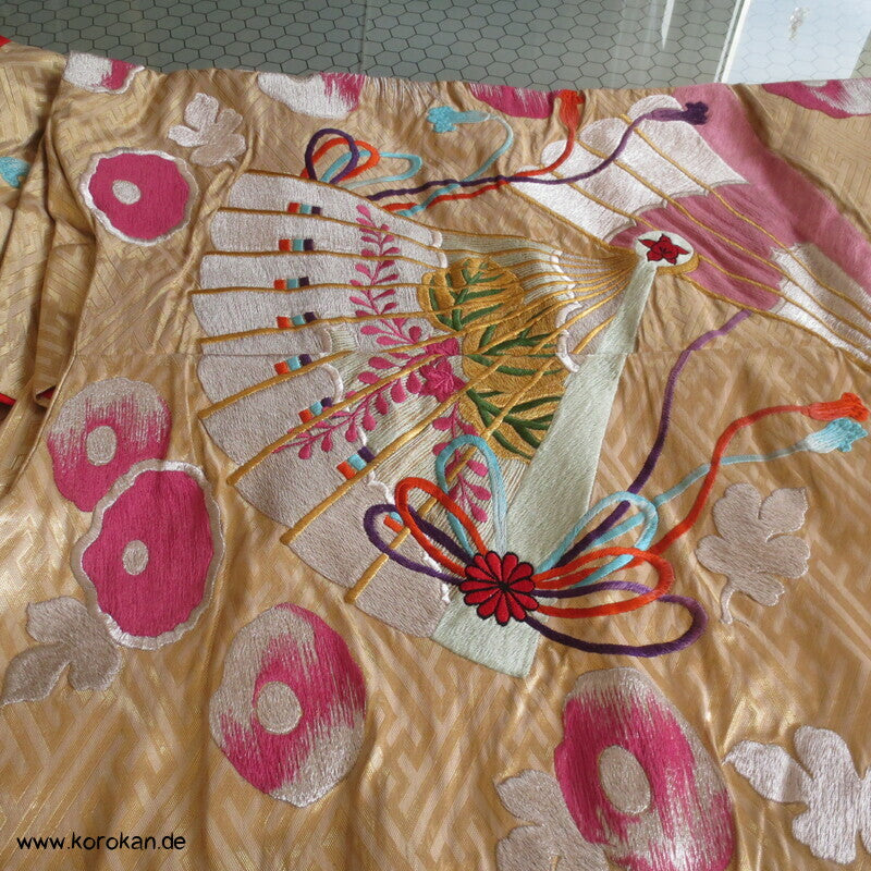 prächtige Stickerei Fächer und Blüten Uchikake - Hochzeitsmantel
