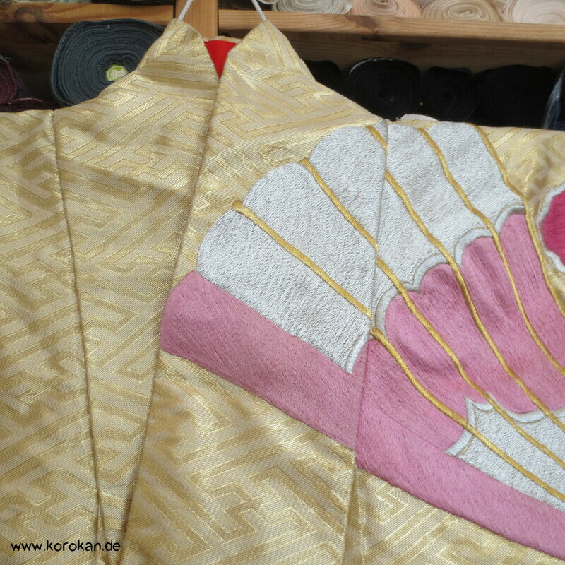 prächtige Stickerei Fächer und Blüten Uchikake - Hochzeitsmantel