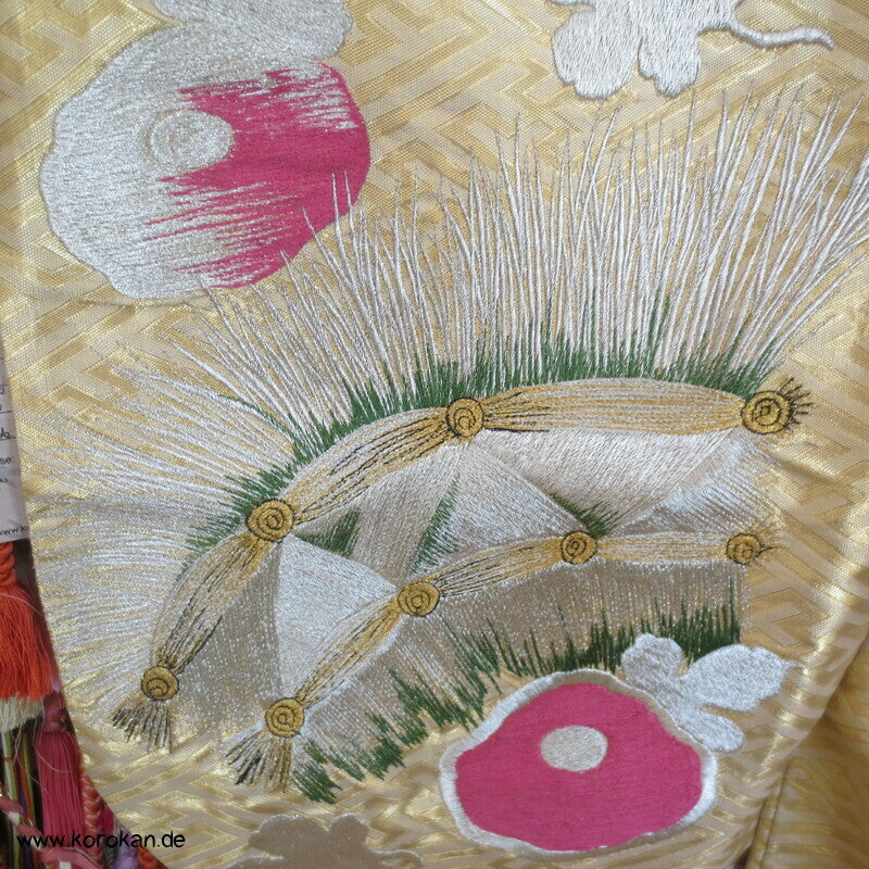 prächtige Stickerei Fächer und Blüten Uchikake - Hochzeitsmantel