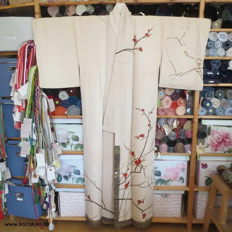 Ume Zweige, Goldflecken Homongi Kimono