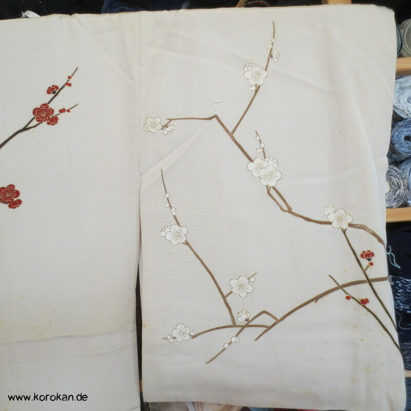 Ume Zweige, Goldflecken Homongi Kimono