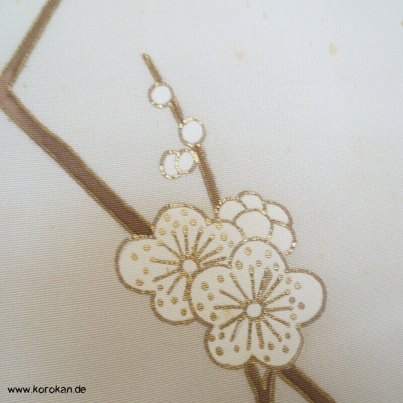Ume Zweige, Goldflecken Homongi Kimono