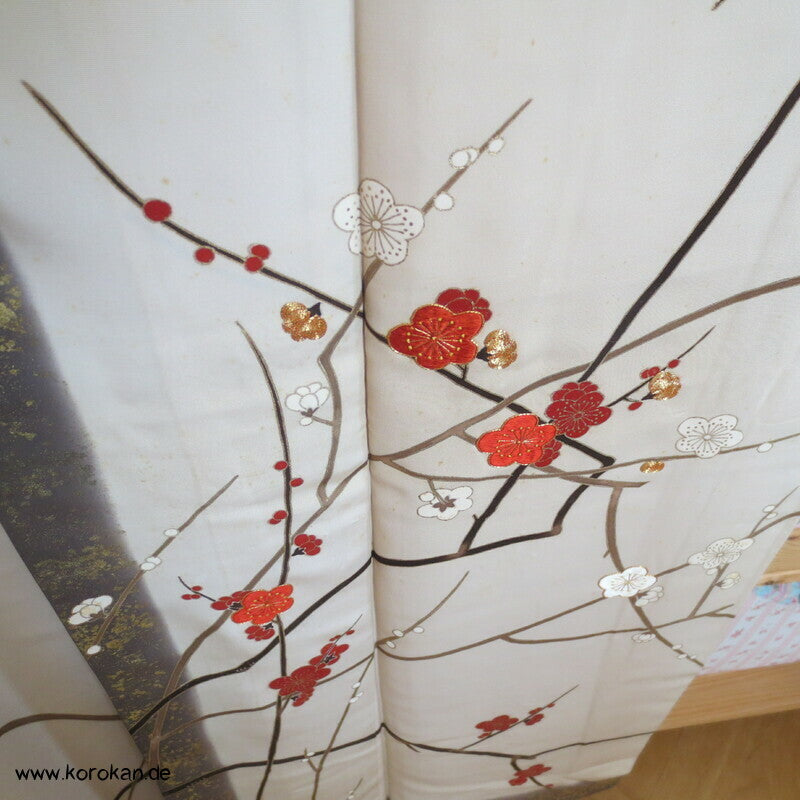 Ume Zweige, Goldflecken Homongi Kimono