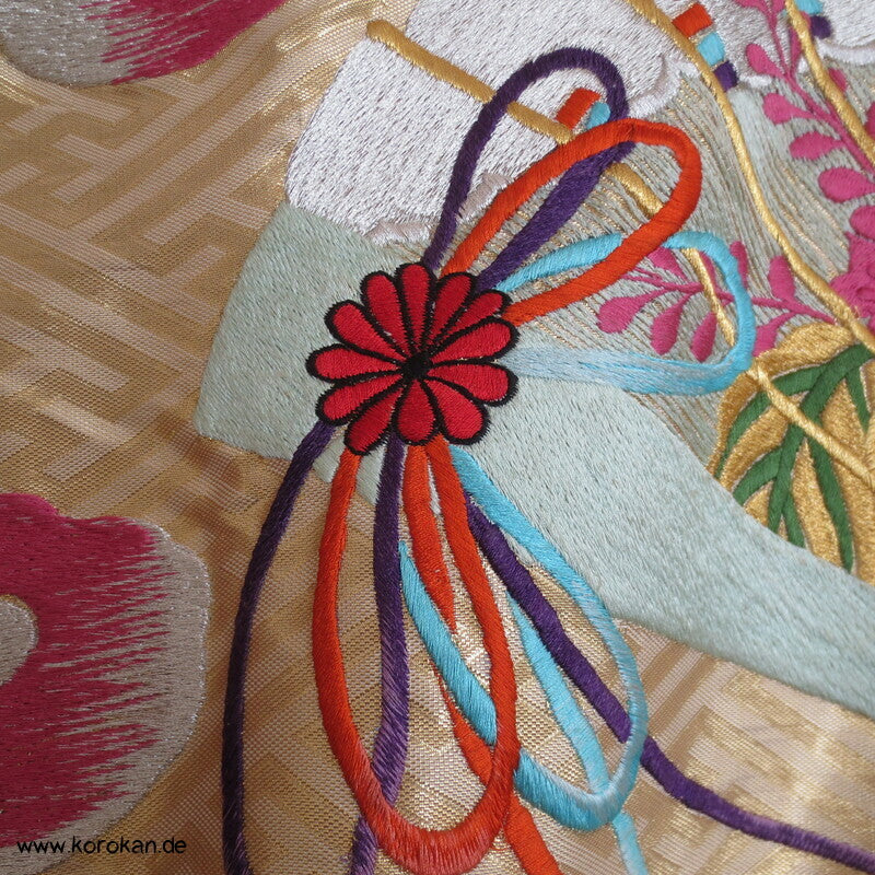 prächtige Stickerei Fächer und Blüten Uchikake - Hochzeitsmantel